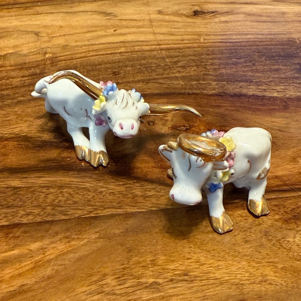 Vintage Mid Century Charming Ceramic Cow Figurines - White and Gold Japan
